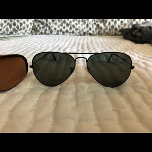 Black ray ban polarized aviators